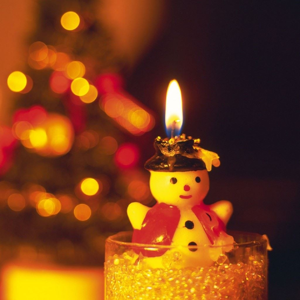 Snowman Candle Light New Year Greeting Cards IPad Wallpapers Free Download